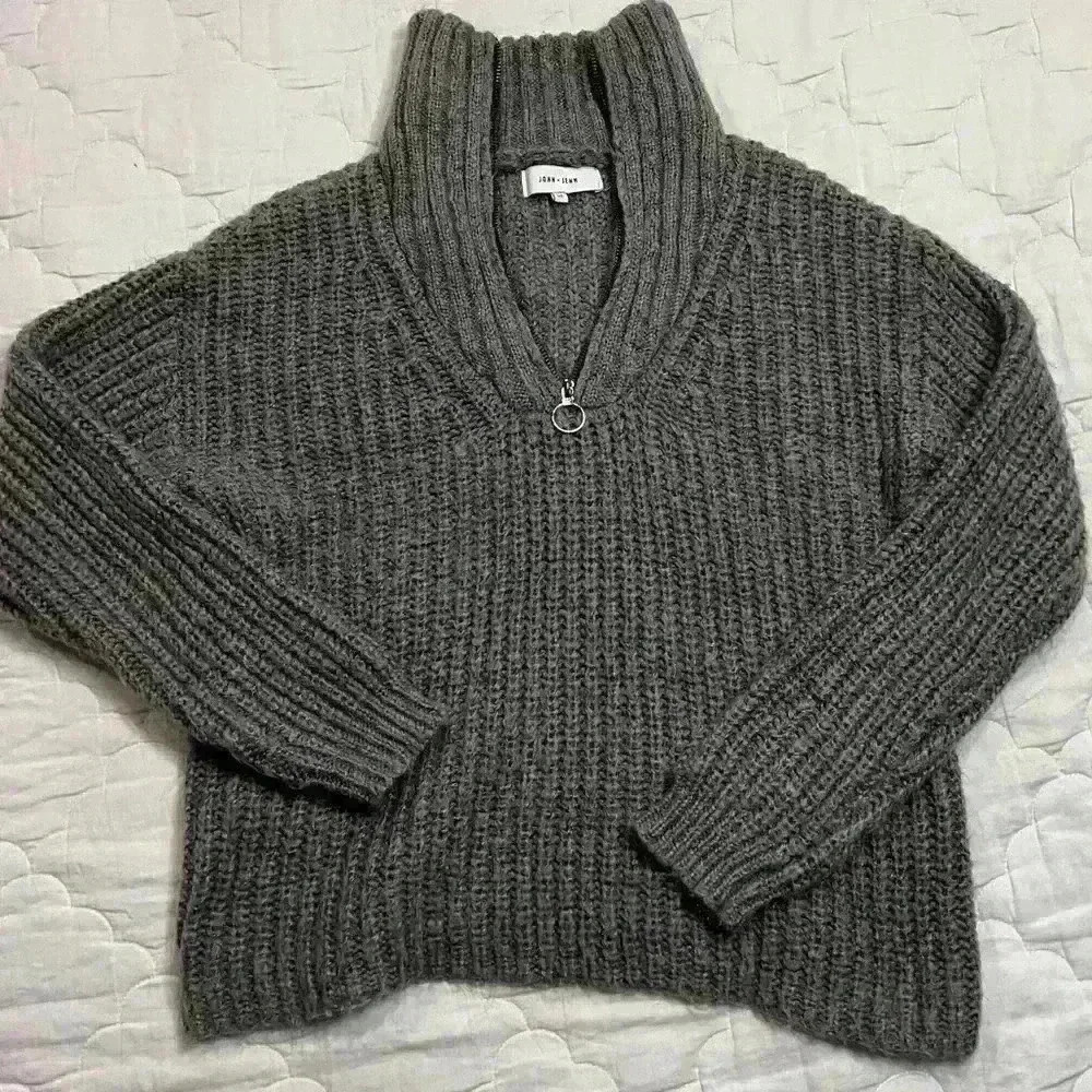 John + Jenn  Sweater grey size small - Picture 3 of 10